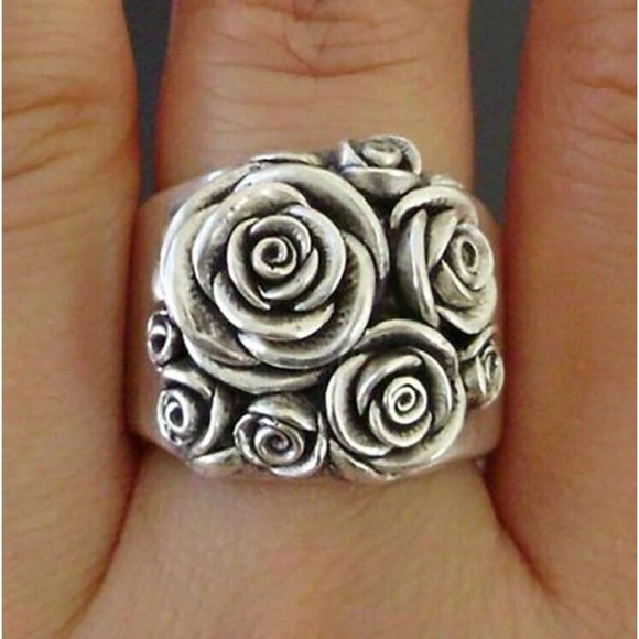 Fashionable Flower Decor Ring - Picture 3 of 5